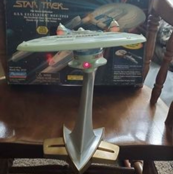 Star Trek Generations U.S.S. Enterprise NCC-1701-B - Picture 4 of 5